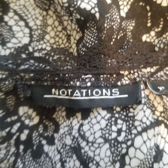 NOTATIONS. SIZE XL. BLACK WHITE FLORAL Tunic Top. Buttons at Waist - Picture 16 of 16